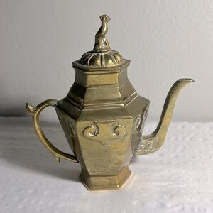 Vintage brass tea pot with hinged lid. rare to find